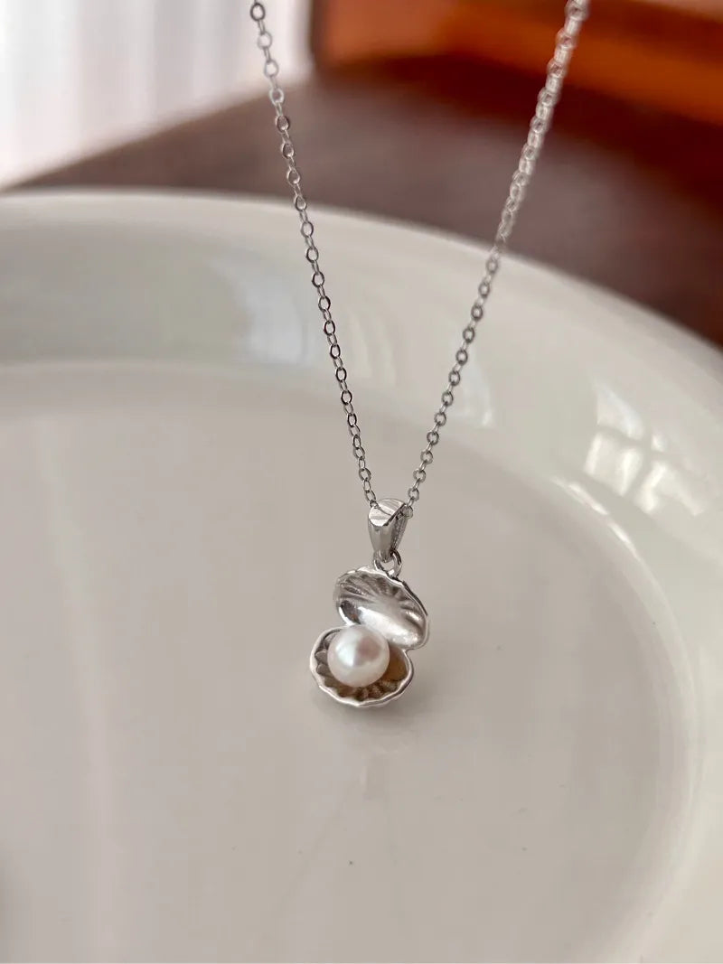 Pearl Shell Pendant Necklace