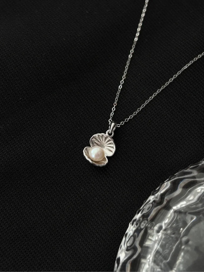 Pearl Shell Pendant Necklace