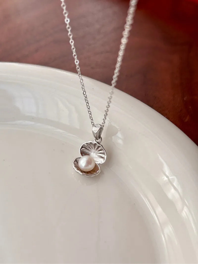 Pearl Shell Pendant Necklace