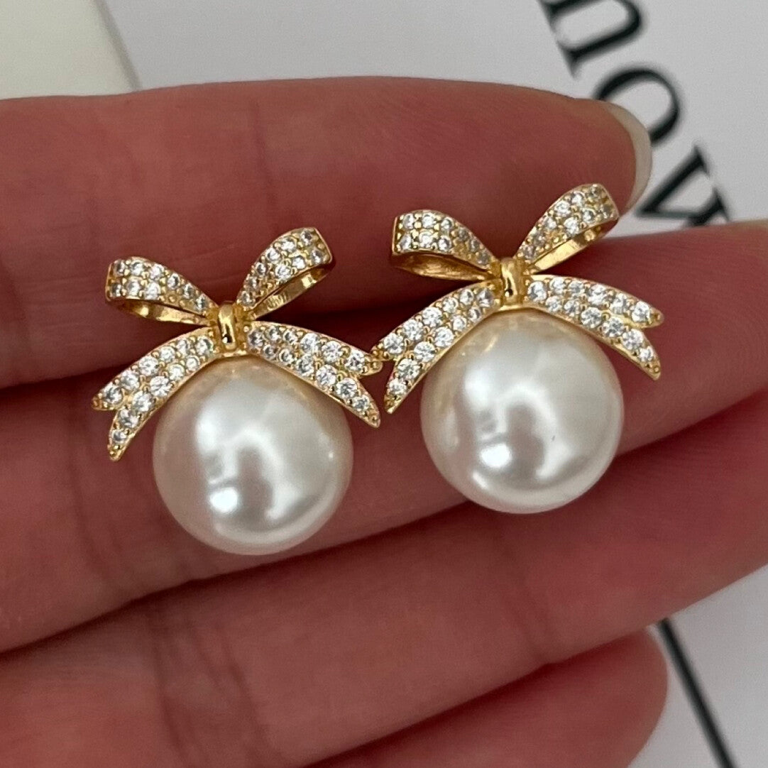 Pearl Ribbon Stud Earrings